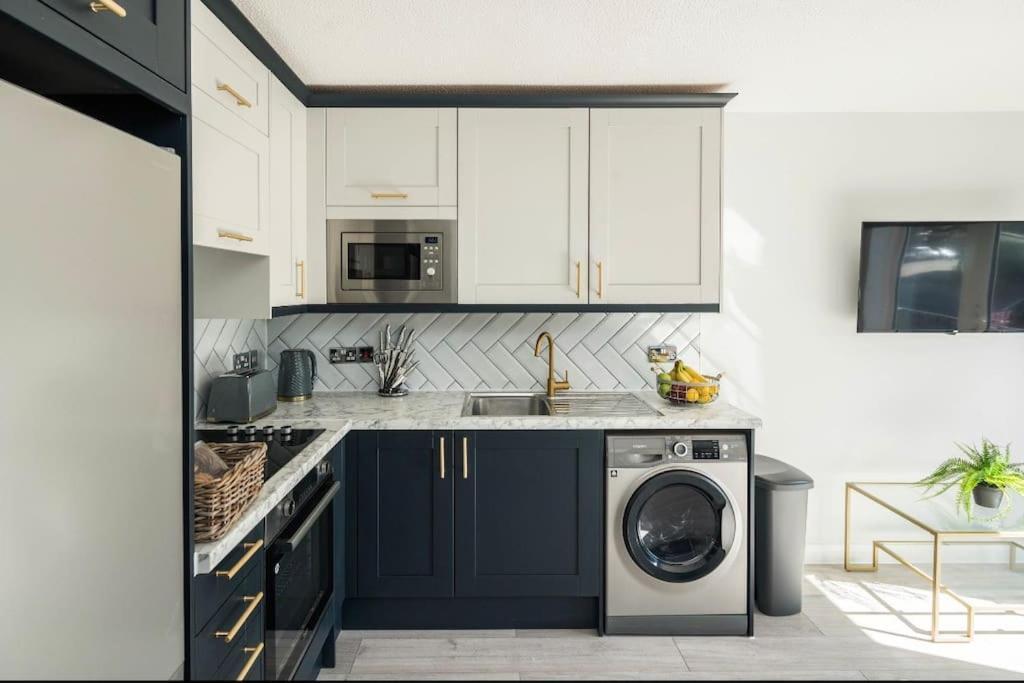Smart Living Sophisticated Style - Photo Id Required * Londra