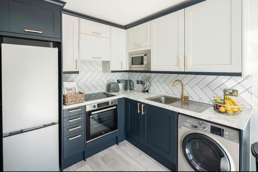 Smart Living Sophisticated Style - Photo Id Required Londra